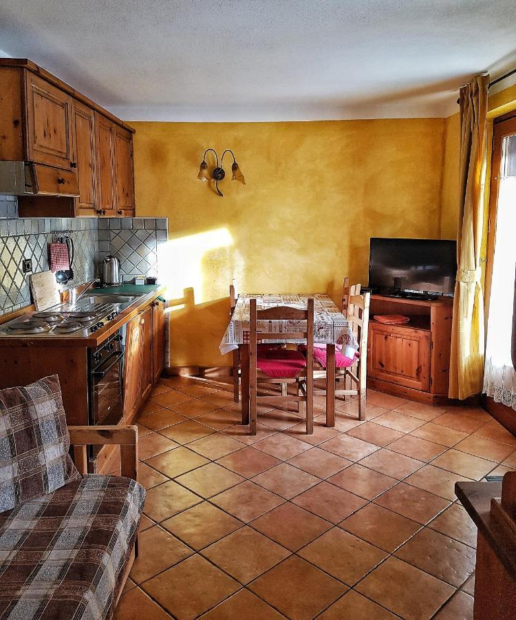 Residence Les Myosotis Champoluc Exterior photo